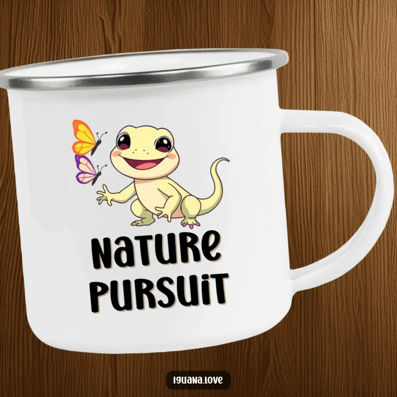 Funny Kawaii Iguana Camping Mug shows a smiling iguana character chasing a butterfly, perfect for outdoor use and adding cuteness to travels.